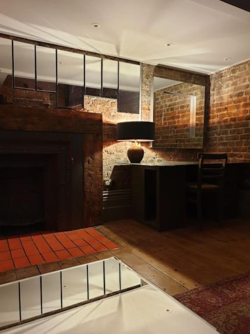 22 Stunning Large Loft - Great Location - Free Onsite Parking - Garden View- Quiet Apartment Brighton Exterior photo