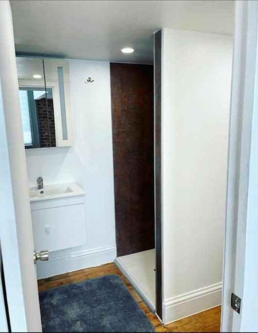 22 Stunning Large Loft - Great Location - Free Onsite Parking - Garden View- Quiet Apartment Brighton Exterior photo