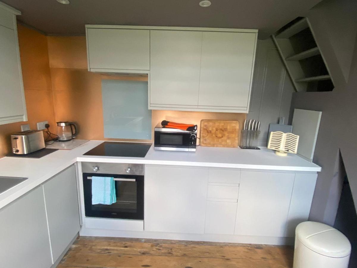 22 Stunning Large Loft - Great Location - Free Onsite Parking - Garden View- Quiet Apartment Brighton Exterior photo